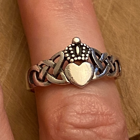 Jewelry - Beautiful Irish Claddagh 925 silver ring with celtic weaving